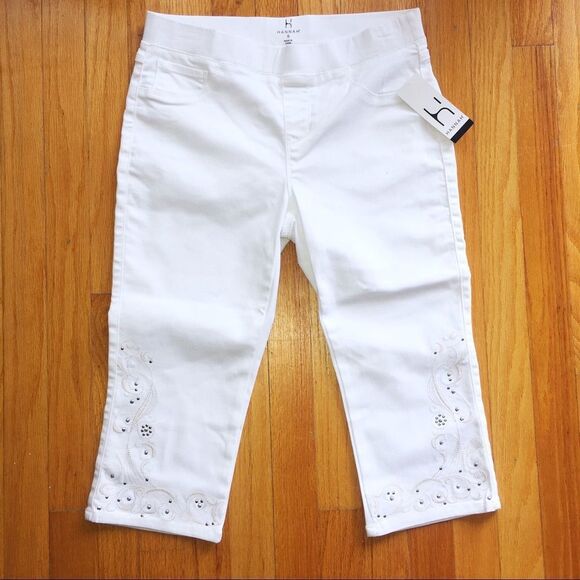 — Hannah — Beautiful Small White Capris NWT  - Picture 1 of 11